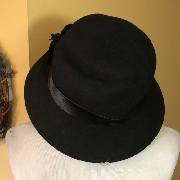 VINTAGE MAGID HATS brand Felted Wool Ladies Elegant Black
Floral Element NEW - Picture 9 of 16